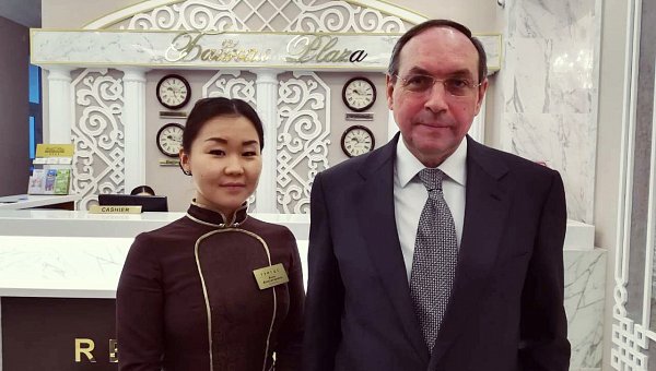 Вячеслав Никонов и Геннадий Онищенко в гостинице "Байкал Плаза" 